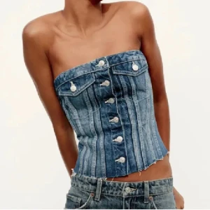 jeanstopp - Säljer denna sjukt snygga jeanstopp från Zara då den inte kommer till användning, nypris är 330 och säljer för 170💕💕