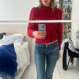 & other stories stickad tröja - En stickad tröja från & other stories i trendig färg till hösten!! Så fin 