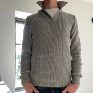 Zara tröja  - Zara tröja - storlek M - skick 9.5/10 