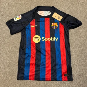 BARCA TRÖJA  - Riktig fcb tröja, aldrig andvänd, Gavi nmr 6 Storlek S man 