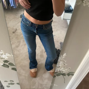 Lågmidjade jeans  - Helt nya jeans med prislappen kvar från hollister, har aldrig använd dom då det inte är min stil. Dem är bootcut. 