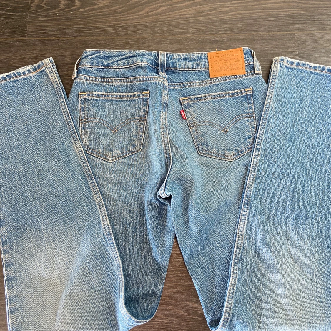 Levis low straight jeans