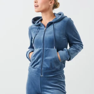 Brun Velour hoodie från Gina Tricot - Den är som ny, original pris ligger på 300kr, använd max 4ggr, fungerar även som S, skriv vid frågor💓