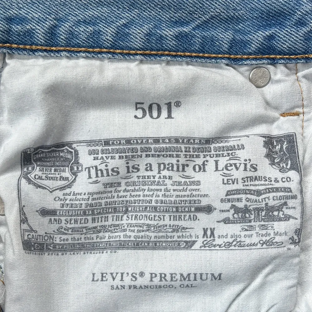 Levis 501 i mycket gott skick säljes billigt!. Jeans & Byxor.