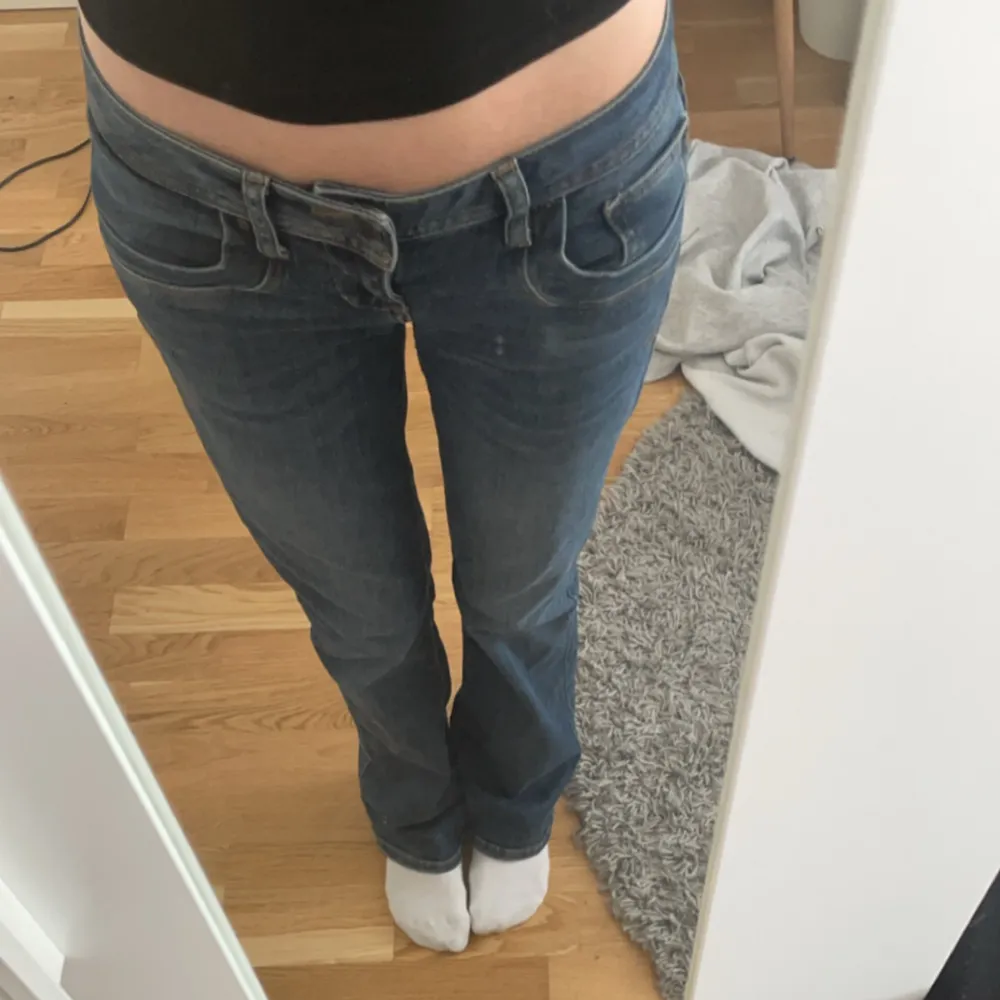 Måste tyvärr sälja dessa jättefina ltb jeans pga att dom är lite för stora för mig. Kan oxå bytas mot några i strl 24/32!💞 . Jeans & Byxor.