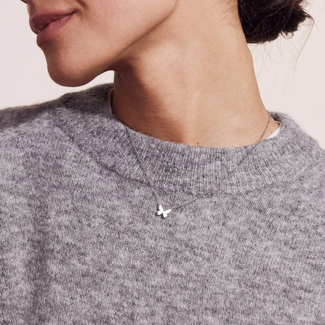 Silverhalsband med fjärilshänge - 90