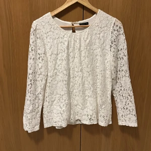 Blus - Blus från Stockh LM i storlek S. Använd 1 gång. Skriv till mig för mer information.