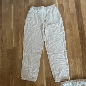 Linnebyxa - Linnebyxor raka.  