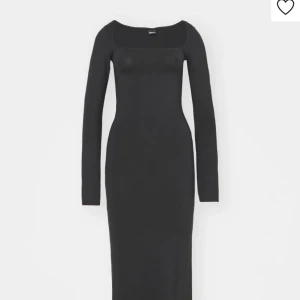 SQUARE NECK DRESS - Maxiklänning - black - Svart Maxiklänning från Gina tricot, helt oanvänd och prislappen sitter fortfarande på