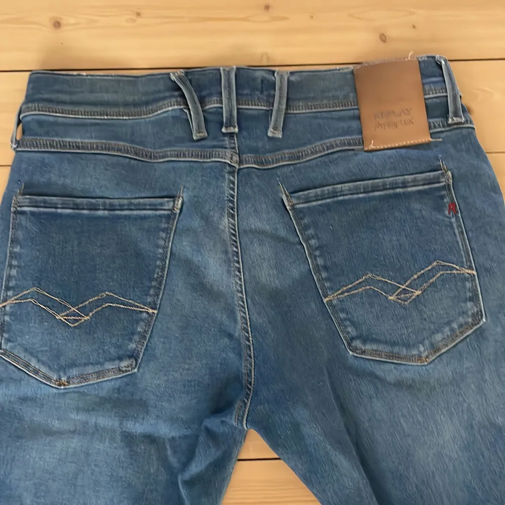 Ljus blåa replay jeans storlek 30/34  30 i midjan och 34 på längden . Jeans & Byxor.