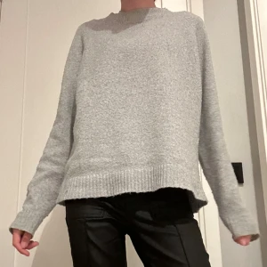 Stickad tröja - Stickad tröja grå