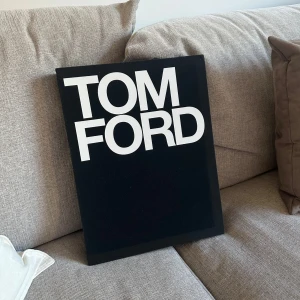 Tom fors bok - Lite solblekt i kanterna (syns på bilden), öppen för prisförslag:)