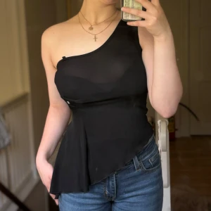 Svart linne - Svart of shoulder linne från sisters