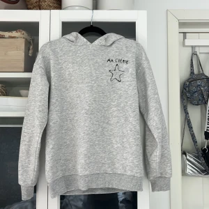 Ma cherie hoddie från Gina Young  - Grå hoddie från Gina Young storlek 146/152 kom privat för fler bilder 