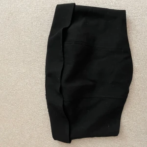 Tubtopp🖤✨ - Tubtopp från ginatricot i storlek 34, endast testad!💗