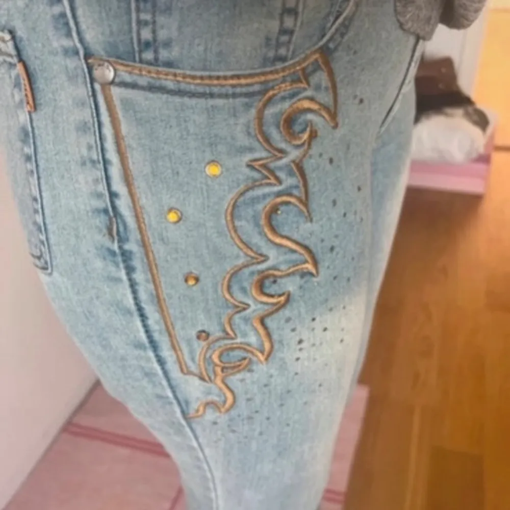 bilder är från den gamla ägaren!!💕  pris kan diskuteras . Jeans & Byxor.