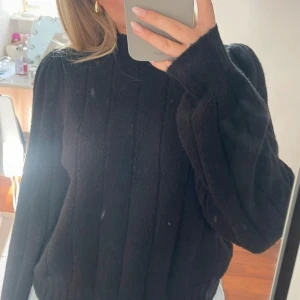 Svart stickad tröja - Nyskick 