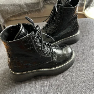 Steve Madden kängor - Steve Madden kängor, bra skick, svarta str 38