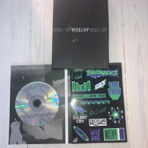 KPOP album Stray Kids! - Stray Kids kpopalbum NoEasy. Skriv för fler bilder! 🔥