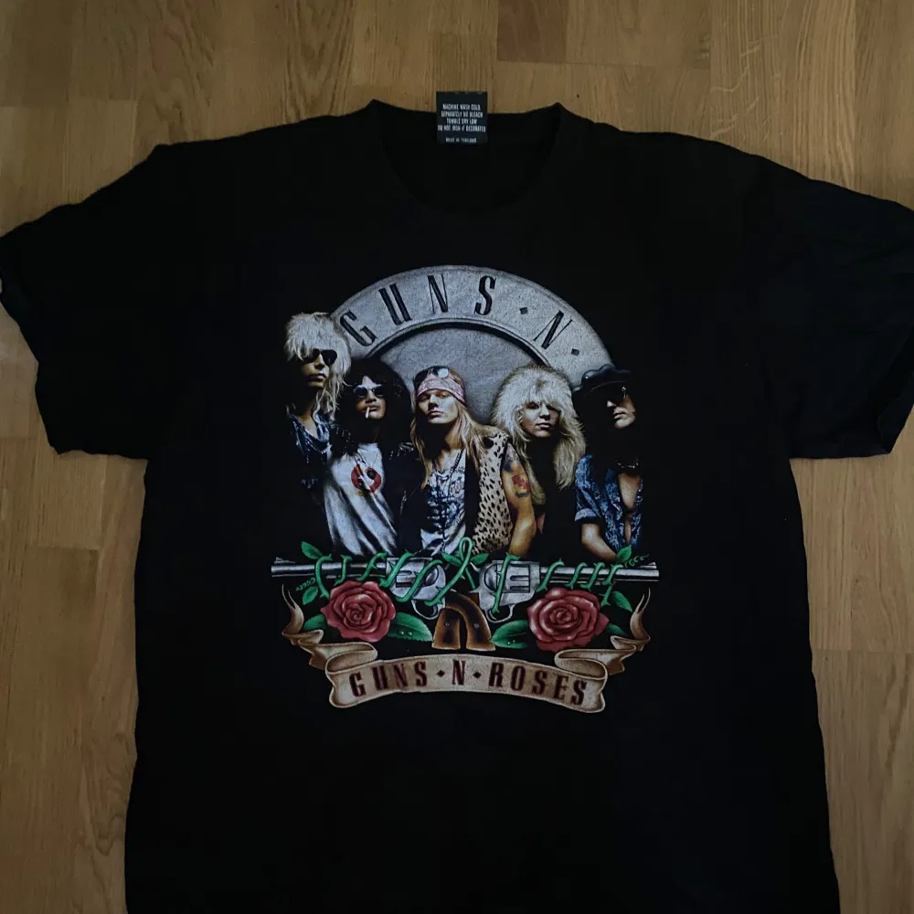 Bought it second hand fits a little bigger than L. Has been worn quite a lot but I still in very good condition. Found in a thrift shop in Ireland . T-shirts.