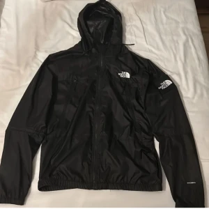 The north face vind jacka - Knappt använd två gånger! 9/10 skick DM om några frågor