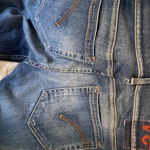 nya dondup jeans - säljer mina dondup jeans som inte passade, köpte de precis denna vecka. priset är förhandlingsbart💸 skick 10/10 eftersom de är i nyskick!🙌🏻
