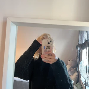 polo tröja - polo tröja frpn ginatricot i stolek S men passar mig som har XS. perfekt nu till hösten och vintern för att hålla värmen. ursnygg och passar till allt!