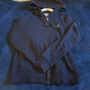 Morris zip - Morris zip stolek L jätte fint skick som ny inga defekter.