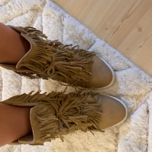 Fransskor💕 - Superfina fransskor från siader i nyskick då jag bara använt dem två gånger💗 Skriv vid intresse eller om du vill se fler bilder! Kan även tänka mig att gå ner i pris⭐️⭐️ 