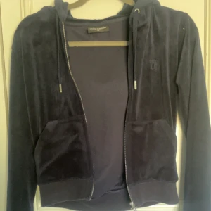 juicy couture kofta - juicy kofta jag aldrig använder längre💞