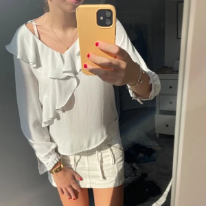 Blus - Jätte söt blus från Zara i storlek XS. Inga defekter❤️