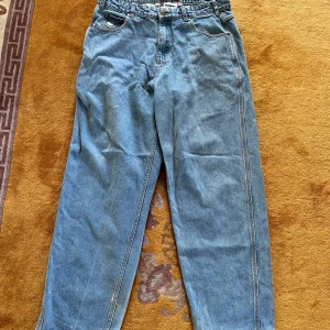 Feta butter baggie jeans  - Använt dem enstaka gånger helt nyskick dm för fler bilder