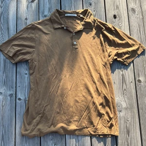 Hope piké  - Hope piké i otroligt skönt material och helt utan defekter  