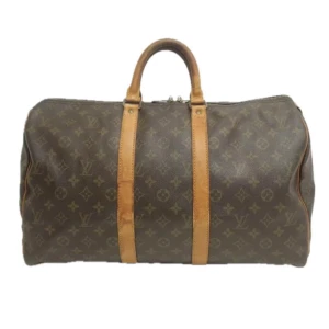 Louis Vuitton Keepall 50 - Den ultimata åkpåsen från Louis Vuitton i modellen Keepall 50. Lämplig för en weekendresa eller som handbagage på ett flygplan. Keepall ger en touch av lyx och stil till alla kläder. Accepteras som handbagage hos de flesta flygbolag!