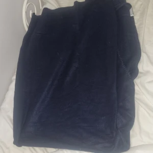 En fin marinblå filt - En fin stor marinnblå fil från biltema