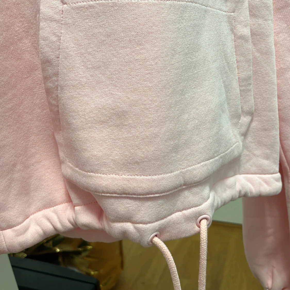 Rosa hoodie med puffiga ärmar - 3