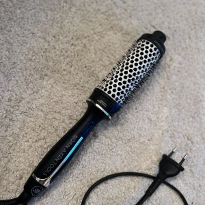 Värmeborste  - Värmeborste ifrån Björn axen  Sparsamt använd  