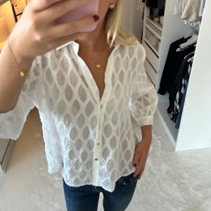 Zara blus  - Jättefin vit blus från Zara!