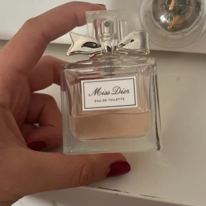 Miss dior parfym - Endast använd fåtal gånger. Doftar väldigt gott 