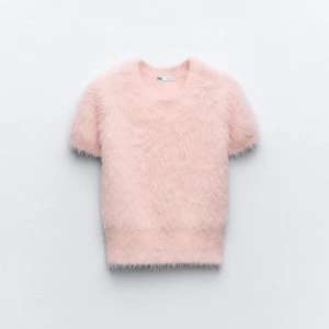 Zara topp  - Säljer min rosa stickade zara topp! Fint skick ! Andvänd 1 gång 😇