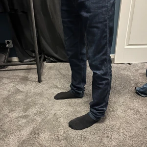 Replay anbass - Säljer nu mina Replay anbass i bra skick, jeansen är sparsamt använda. Storlek 29,32. Tveka inte att höra av dig vid minsta fundering.