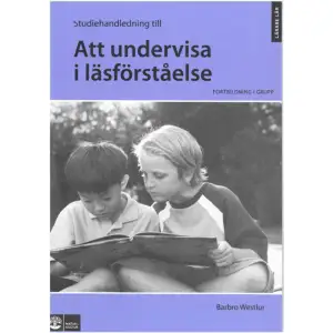 Det här är studiehandledningen till Barbro Westlunds mycket omtyckta och använda bok Att undervisa i läsförståelse. Att hjälpa eleverna att förstå olika slags texter är en angelägen uppgift – för alla lärare. Lärarens vägledande roll och aktiva undervisning är, redan från förskolan, avgörande för elevernas framtida läsförståelse. Genom att läraren i dialog med eleverna använder ”tänka-högtmetoden” lär sig eleverna att bli aktiva, analytiska och konstruktiva läsare.Att undervisa i läsförståelse ingår i Lärare Lär-serien som inspirerar, väcker debatt och för ut aktuell forskning inom pedagogik och lärande.Text: Filippa Carle”Skolans viktigaste uppgift är att lära barn att förstå vad de läser.”Det skriver lärarutbildaren och doktoranden Barbro Westlund i sin nya bok Att undervisa i läsförståelse. Med boken vill Barbro Westlund binda samman den erfarna lärarens praktiska kunskaper med lärarutbildningens och de nyexaminerades teoretiska skolning i hur man undervisar i läsförståelse. -Läsförståelse kommer inte automatiskt utan kräver lärarens aktiva läsundervisning, slår Barbro fast. Hon berättar att forskningen inom läsförståelse under de senaste 30 åren visat just detta – det räcker inte med att man lär sig avkoda text och sedan bara läser så mycket som möjligt. Man behöver undervisning i att förstå vad man läser. Barbro menar att det vedertagna begreppet läslust behöver kompletteras med läsengagemang.-Visst är det bra om elever vill läsa mycket, men vi kommer aldrig att få alla att bli bokslukare. Däremot kan man arbeta med att skapa läsengagemang, alltså att få eleverna att förstå nyttan av att förstå vad man läser och öva sig i det.Lärare behöver ett professionellt språkI sin bok presenterar Barbro tre forskningsbaserade modeller för läsundervisning. Hon tycker att det är viktigt att lärare utvecklar sitt professionella språk.-För en erfaren lärare kan boken sätta namn på saker och begrepp så att man kan prata teoretiskt och diskutera det man kanske redan gör i sin undervisning i läsförståelse. Det ger en säkerhet att sätta ord på det man gör och att veta varför man gör det.Barbros bok är också en hjälp för den teoretiskt skolade. -Den nyutexaminerade har det professionella språket, men ingen praktisk erfarenhet. Det vill jag också dela med mig av, säger Barbro. Det finns många som har praktiska erfarenheter som borde komma till användning.-Jag önskar att fler lärare skulle göra det jag gjort. Skriv ner vad ni gör – det finns fler som vill lyssna!             Format Häftad   Omfång 36 sidor   Språk Svenska   Förlag Natur & Kultur Läromedel och Akademi   Utgivningsdatum 2009-10-19   ISBN 9789127419407  