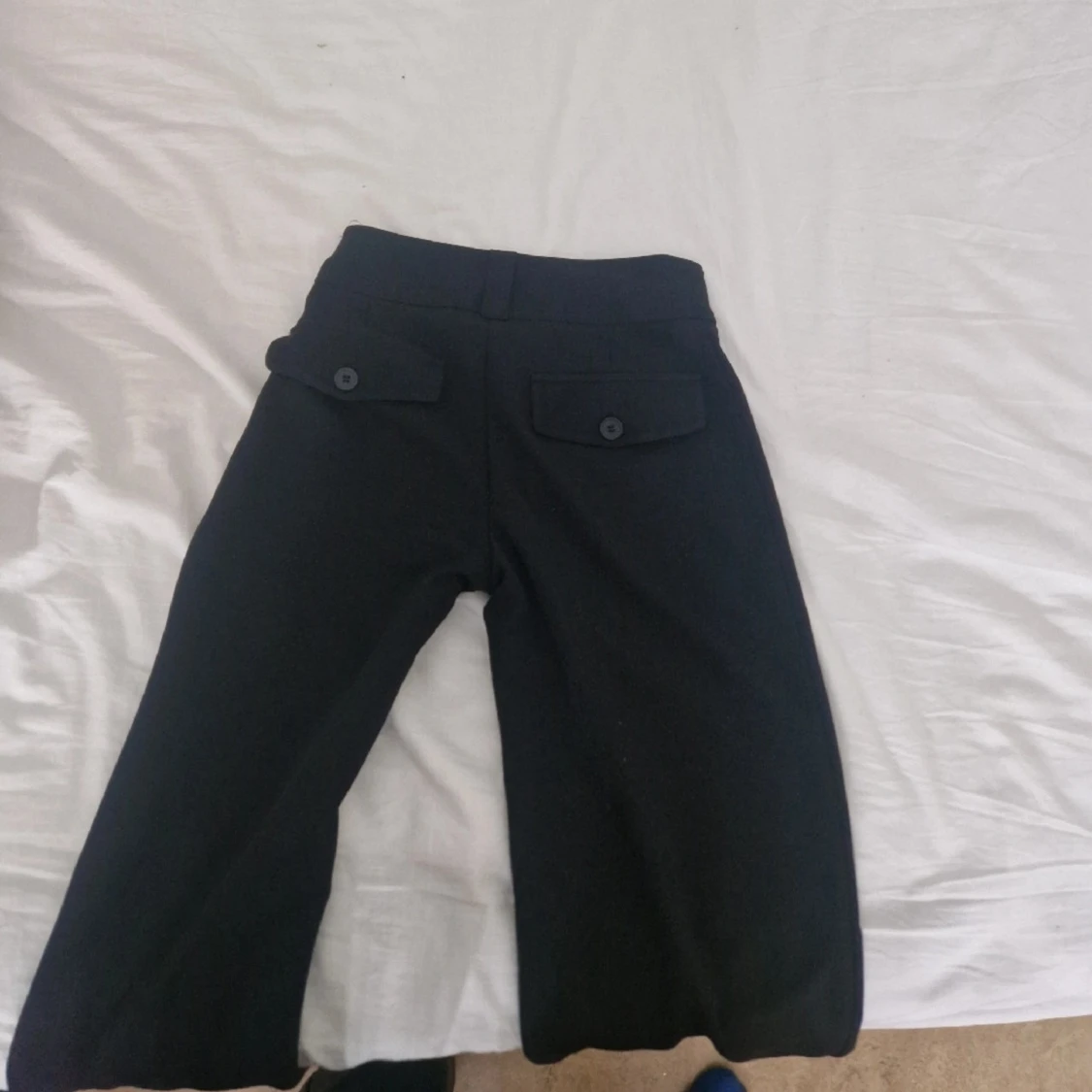 Svarta byxor med knappar - 90