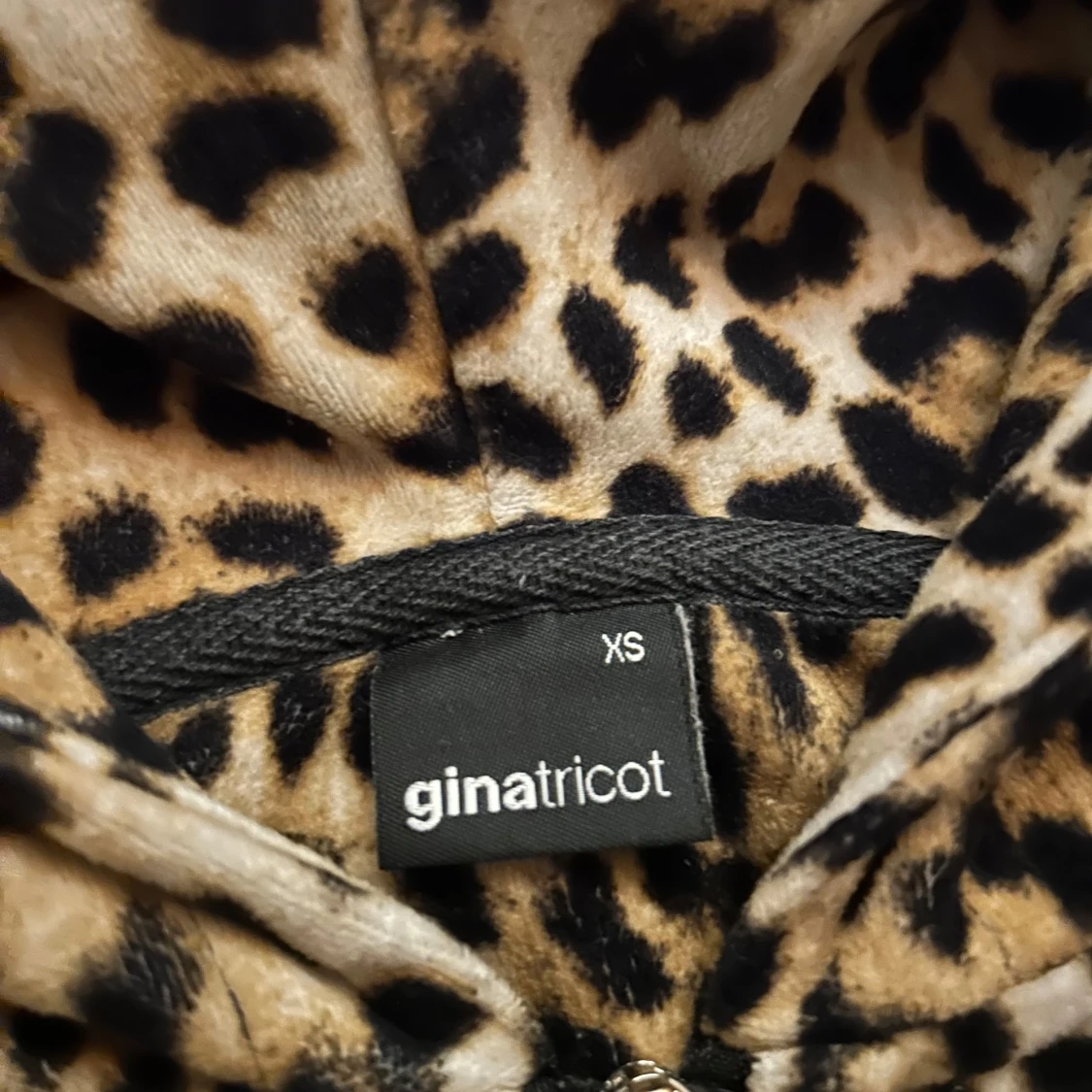 Leopardmönstrad mjukis tröja och byxor  - 92