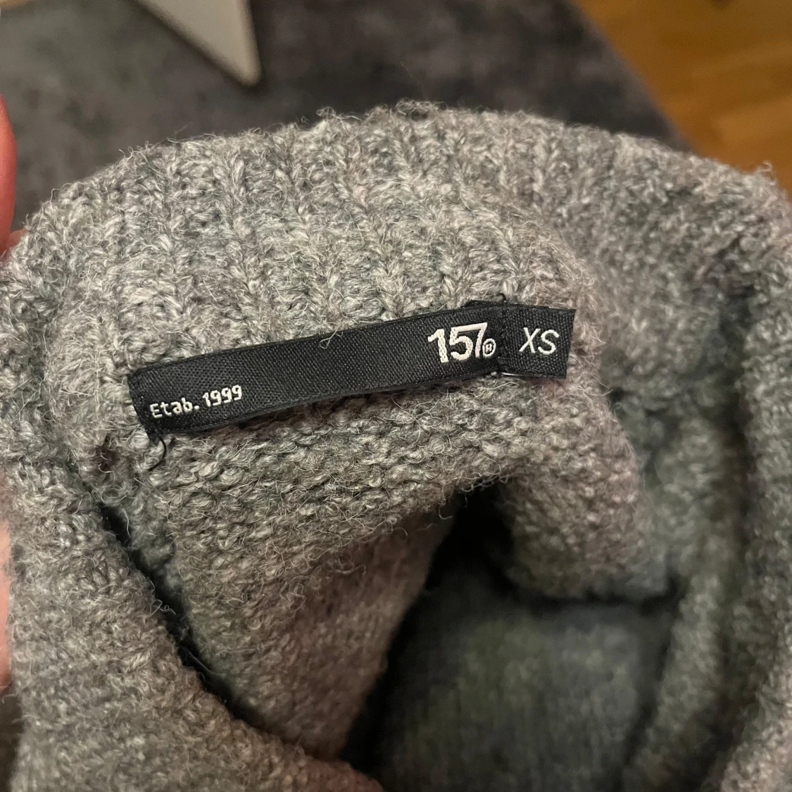 Grå stickad tröja  - 91