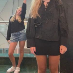 Svart blus - Svart blus från hm❣️❣️