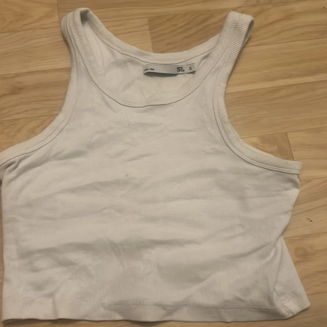 Vit ribbad linnetopp från 157