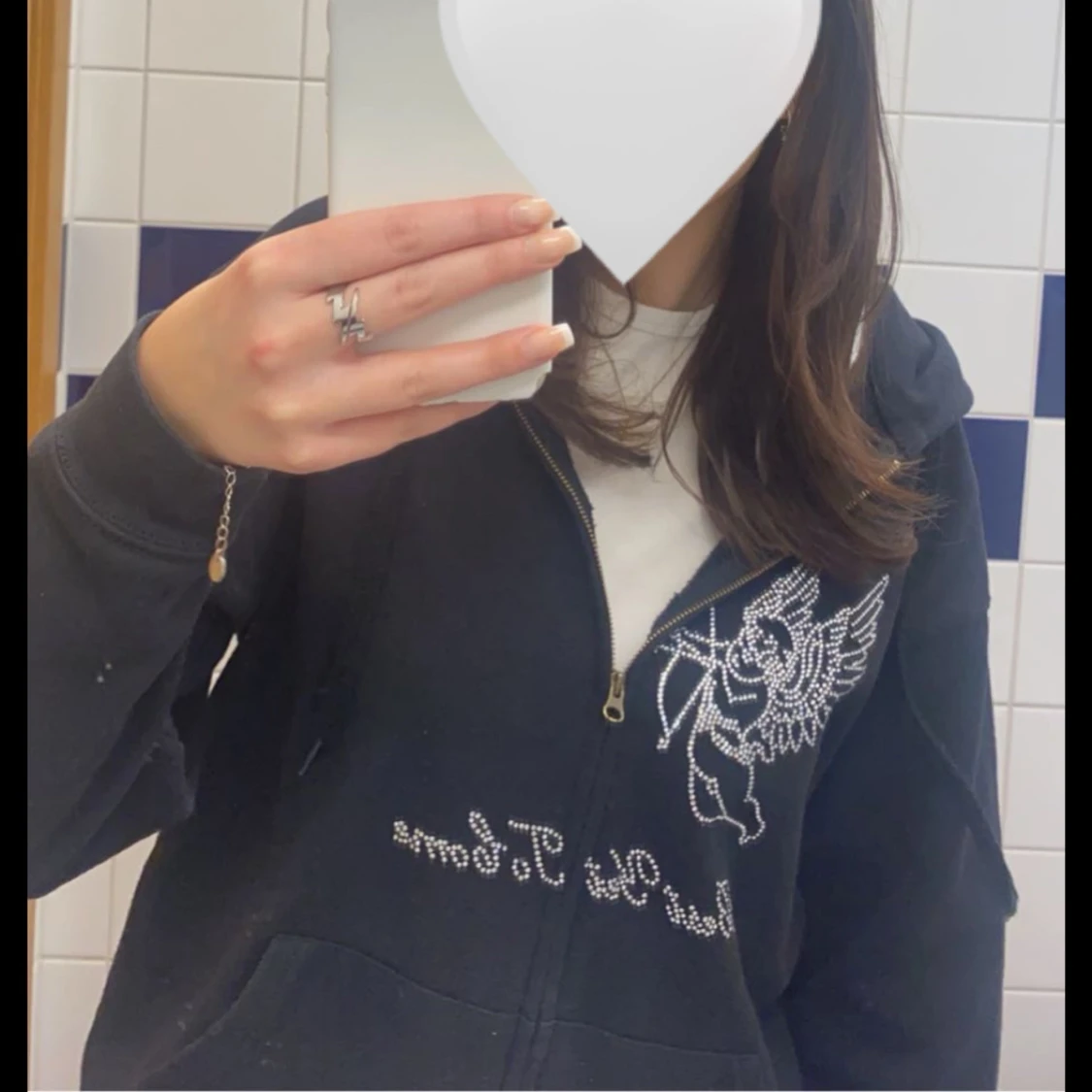 Svart hoodie med ängelmotiv