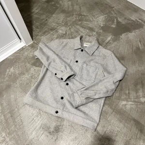 These Glory Days overshirt - Selling a These glory days overshirt  The jacket is in great condition  If kntrested message me!