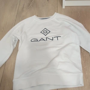 Gant Vit långärmad tröja/tjock tröja  - För liten för mig. Använd. Vit 